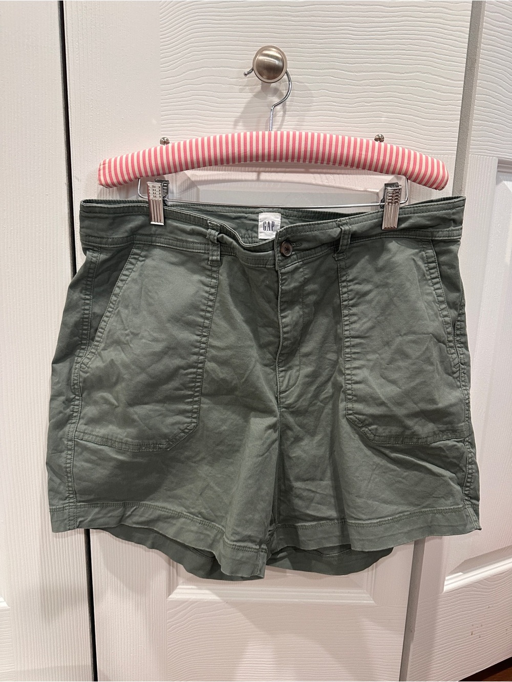 GAP Girlfriend Khaki Shorts Army Olive Green High Rise Utility Size 16